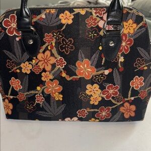 SIGNARE BRAND MULTICOLORED AND BLACK TAPESTRY HANDBAG BLACK ADJUSTABLE STRAP